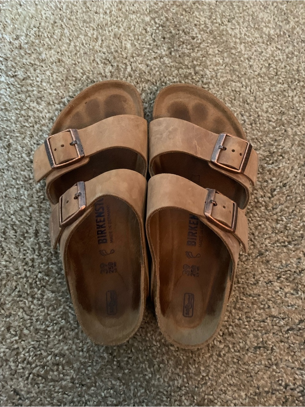 Birkenstock Arizona in Tobacco Brown Oiled Leather size 39 w/ Soft Footbed Boho